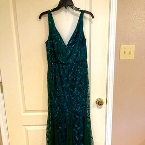 NWT Emerald green formal dress, Ever Pretty brand.